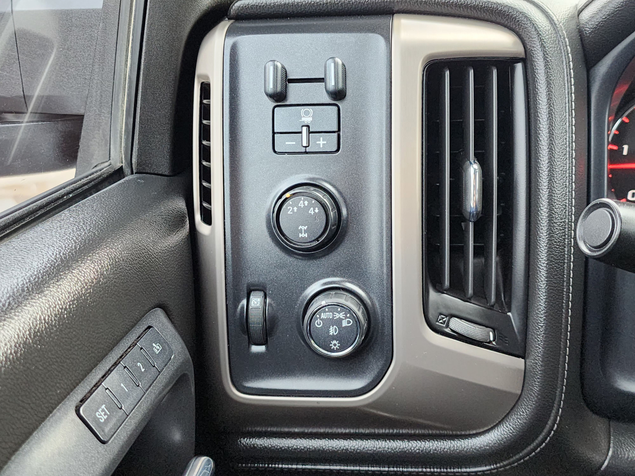 GMC Sierra 2500HD Denali Crew Cab 4WD 2015