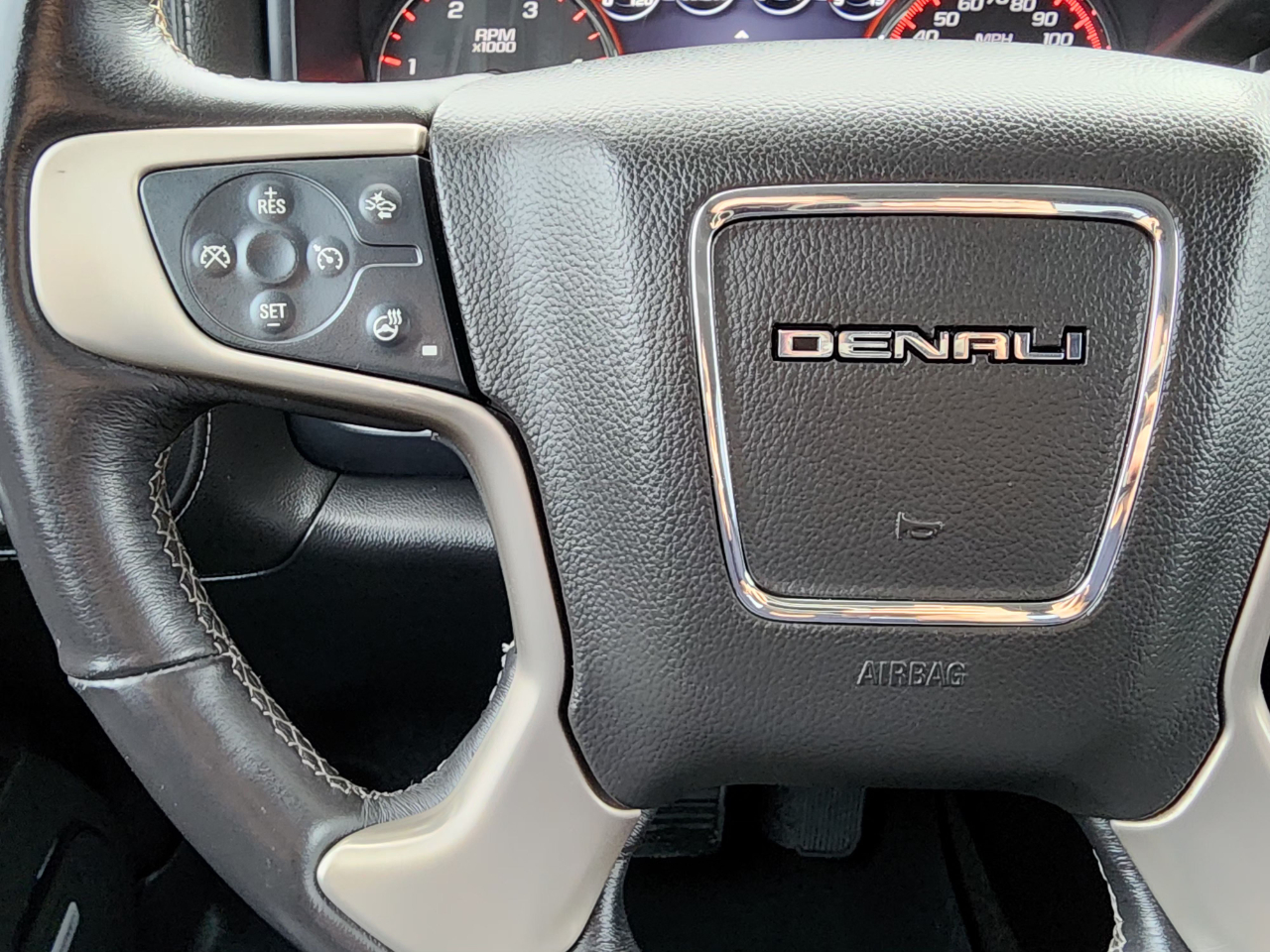 GMC Sierra 2500HD Denali Crew Cab 4WD 2015