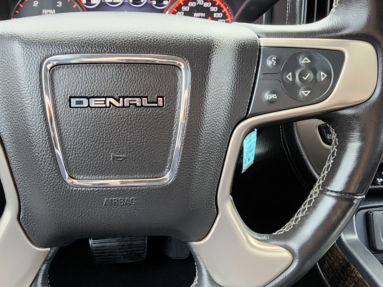 GMC Sierra 2500HD Denali Crew Cab 4WD 2015