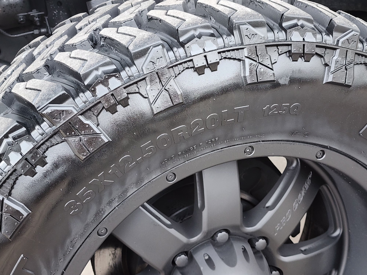 GMC Sierra 2500HD Denali Crew Cab 4WD 2015