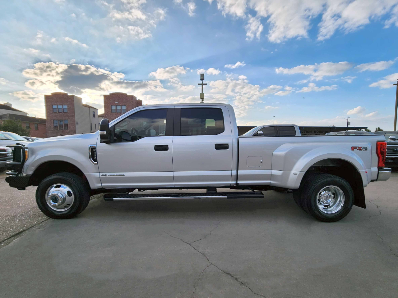 Ford Super Duty F-350 DRW  2017