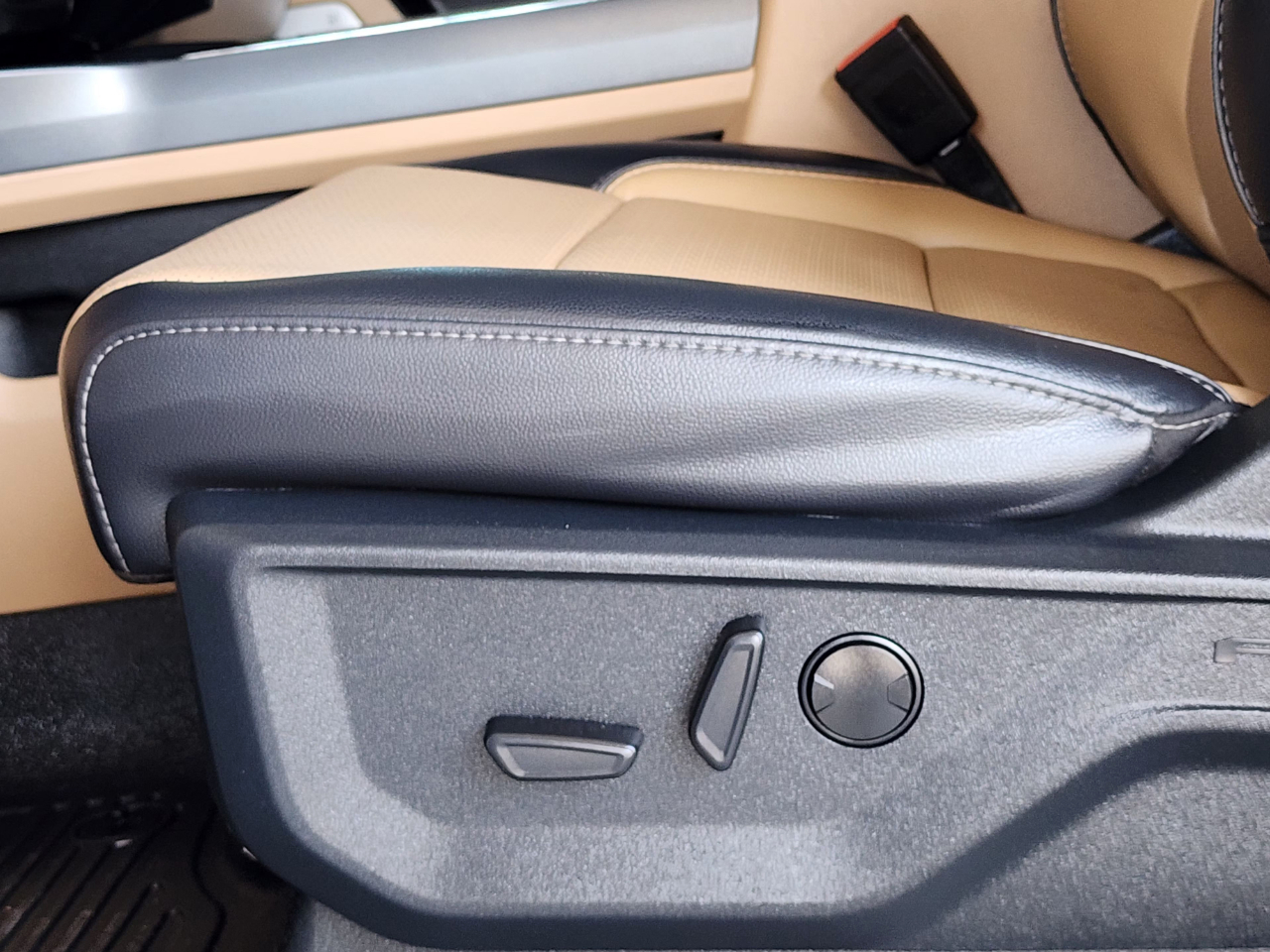 Ford Super Duty F-350 DRW  2025