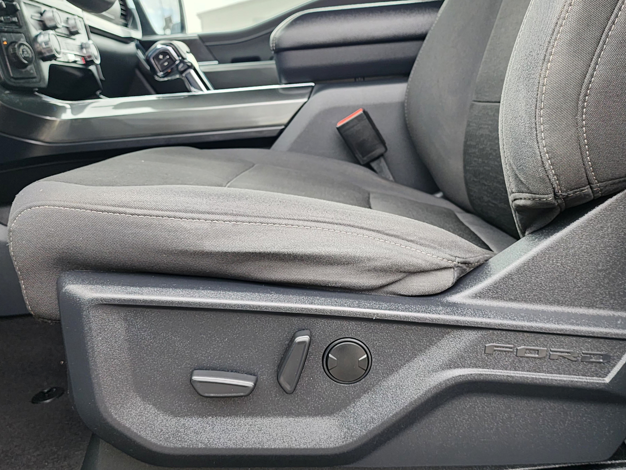 Ford F-150 XLT SuperCrew 4WD 2023