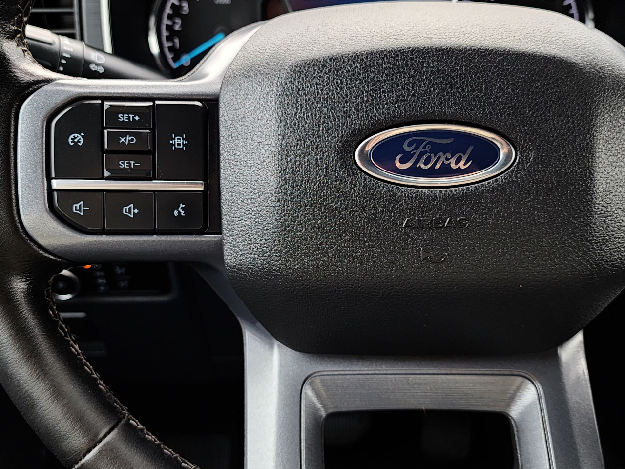 Ford F-150 XLT SuperCrew 4WD 2023