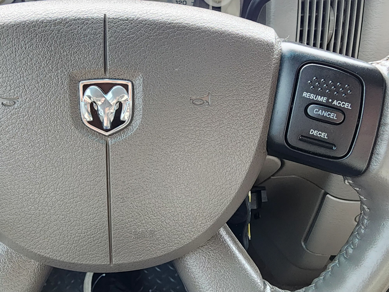 Dodge Ram 2500 SLT Quad Cab 4WD 2005