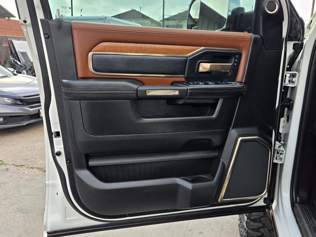 RAM 2500 Laramie Longhorn Mega Cab 4WD 2019