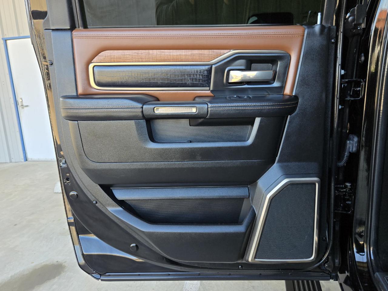 RAM 3500 Laramie Longhorn Crew Cab 4WD 2019