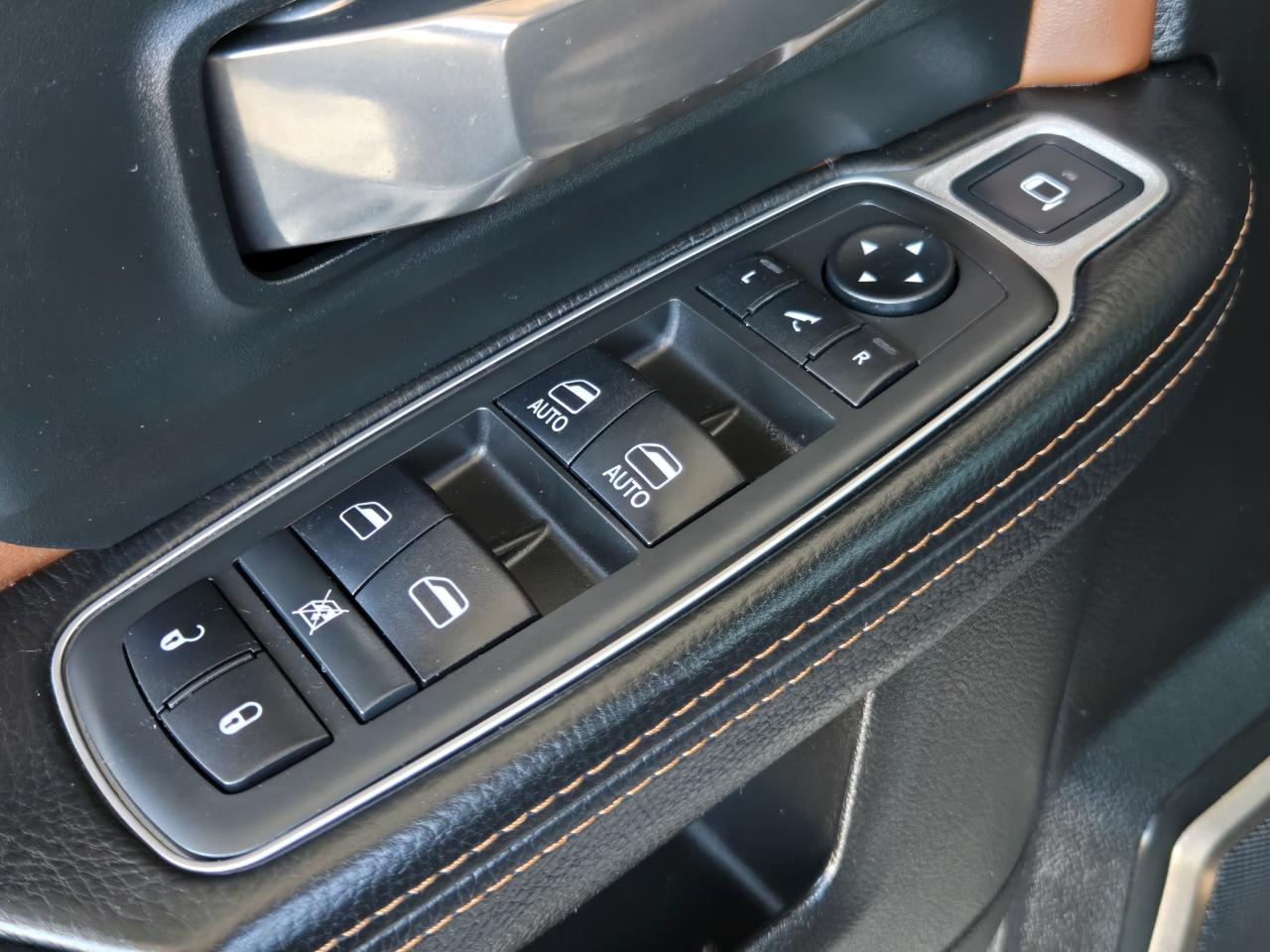 RAM 3500 Laramie Longhorn Crew Cab 4WD 2019