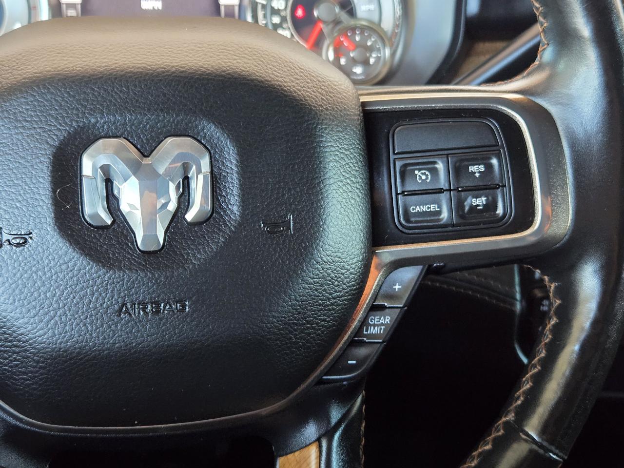 RAM 3500 Laramie Longhorn Crew Cab 4WD 2019