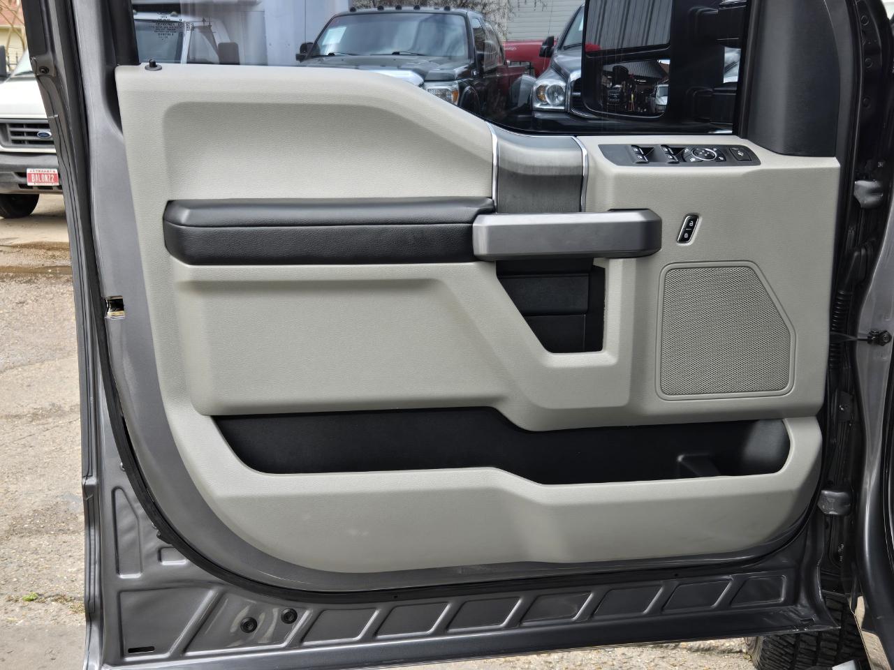 Ford Super Duty F-350 DRW  2022