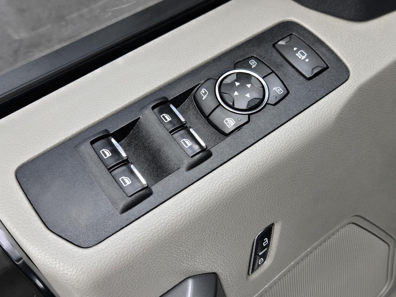 Ford Super Duty F-350 DRW  2022