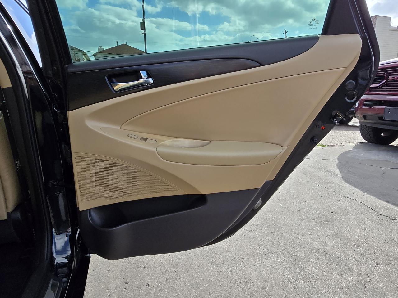 Hyundai Sonata  2012