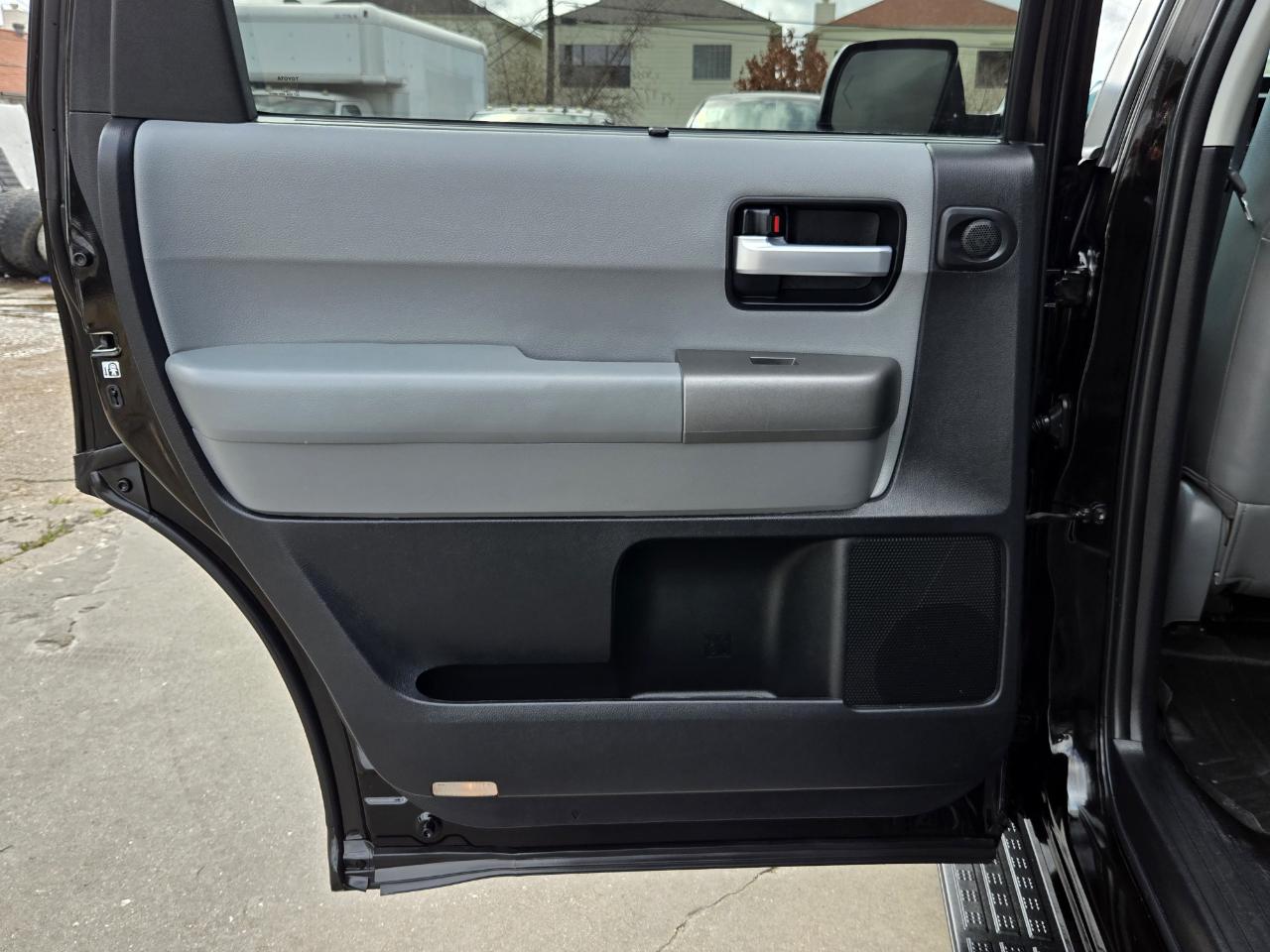 Toyota Sequoia  2016