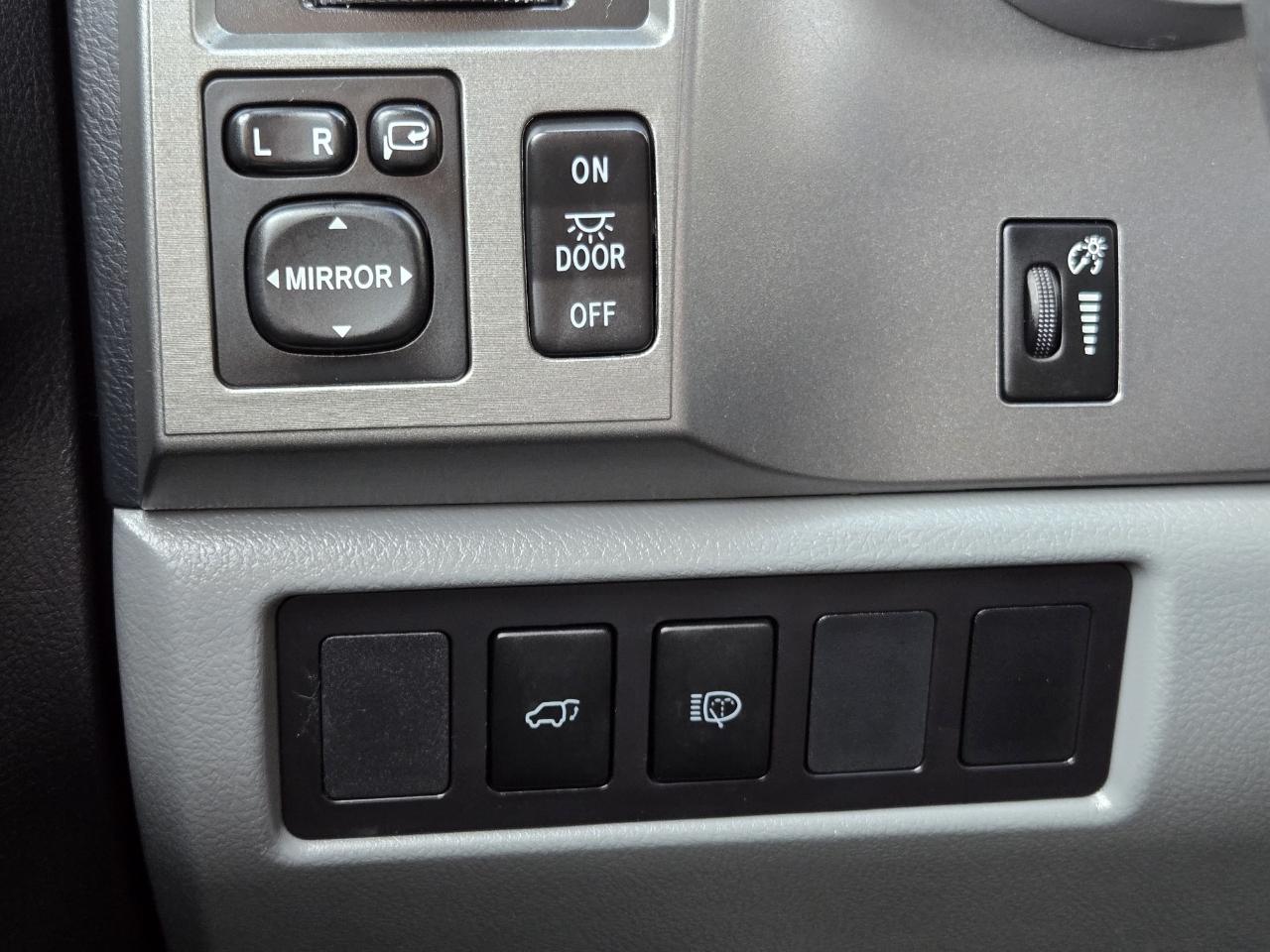 Toyota Sequoia  2016