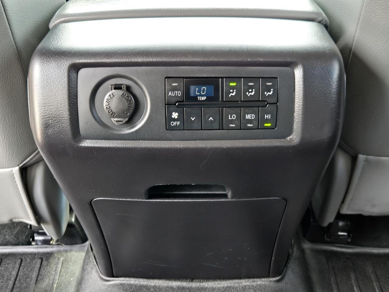 Toyota Sequoia  2016