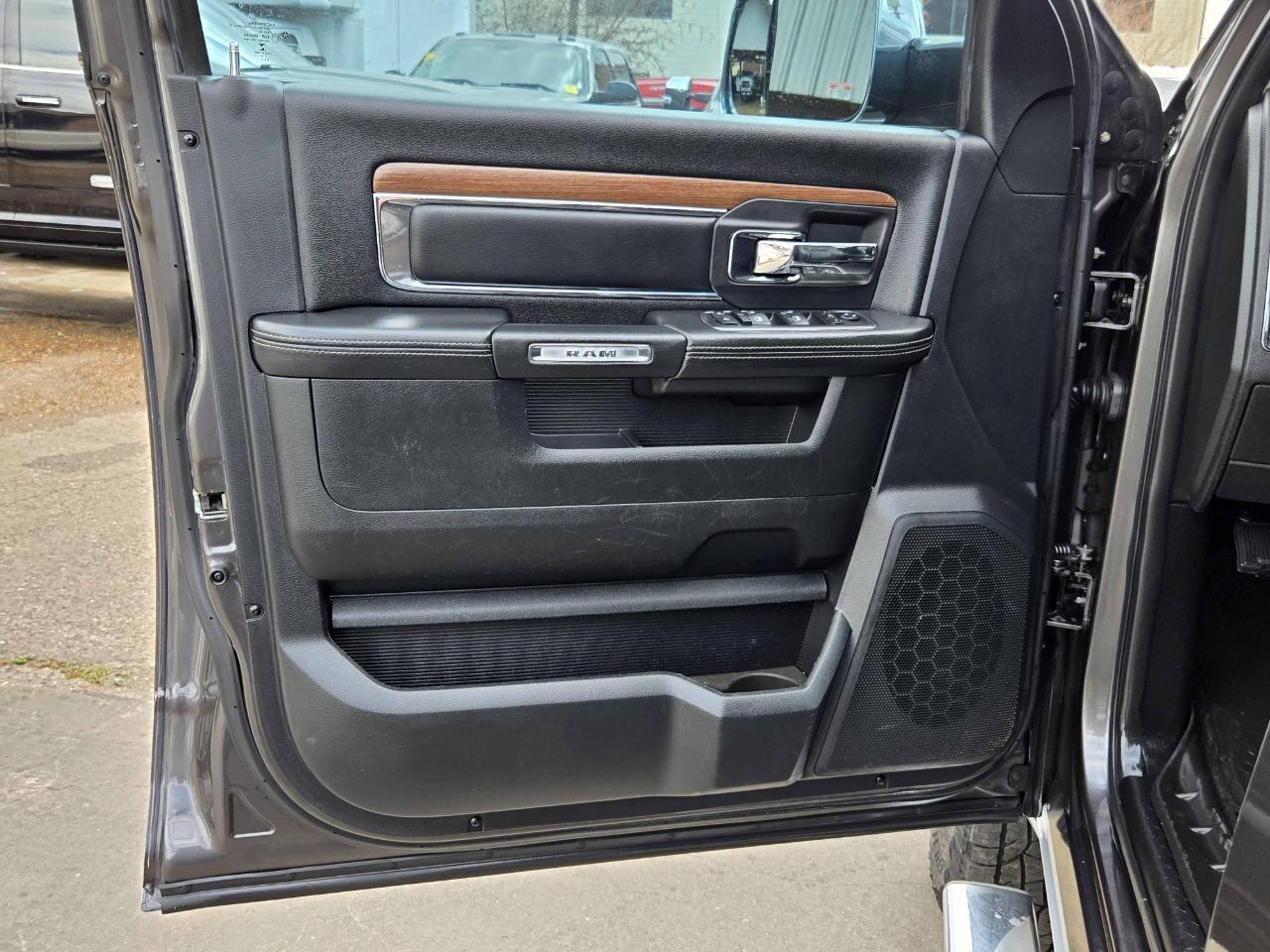 RAM 3500 Laramie Crew Cab 4WD 2015