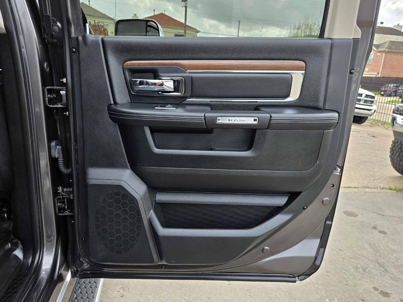 RAM 3500 Laramie Crew Cab 4WD 2015