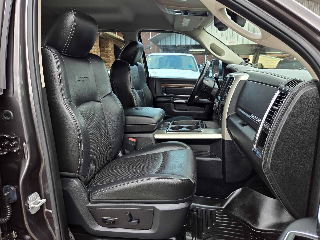 RAM 3500 Laramie Crew Cab 4WD 2015