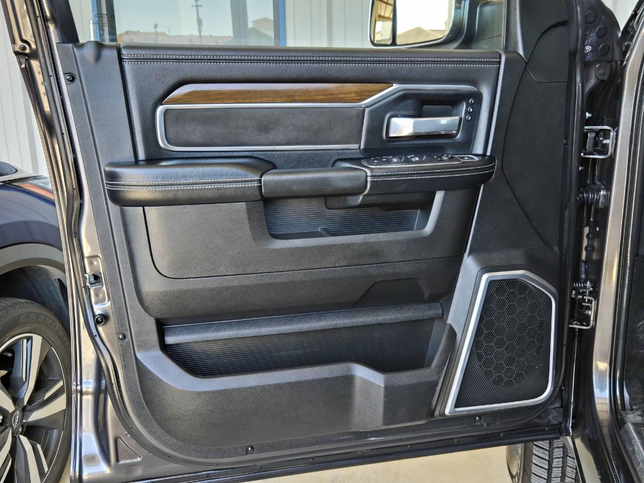 RAM 3500 Laramie Mega Cab 4WD 2022