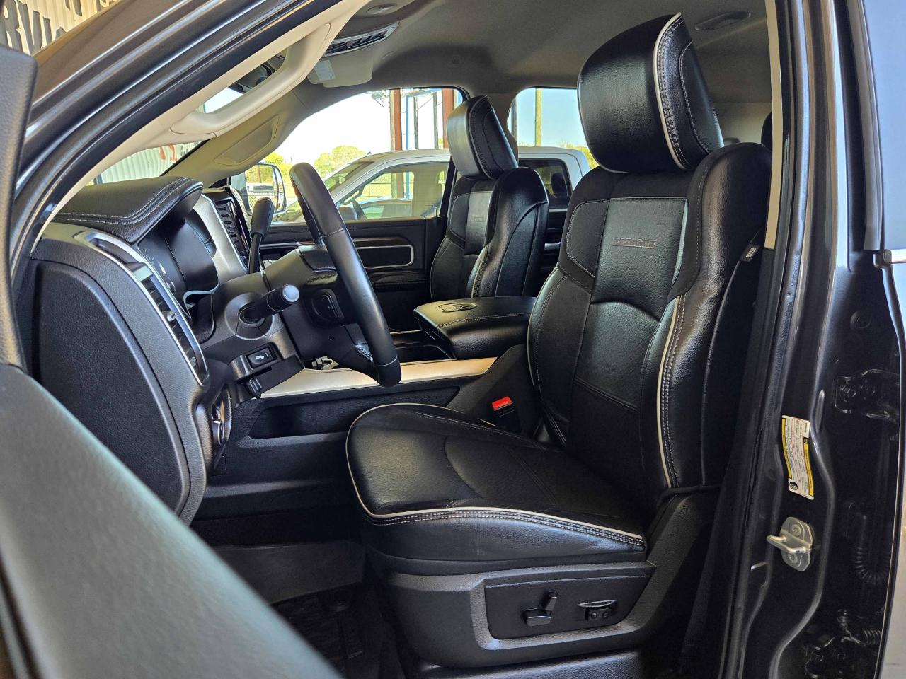 RAM 3500 Laramie Mega Cab 4WD 2022