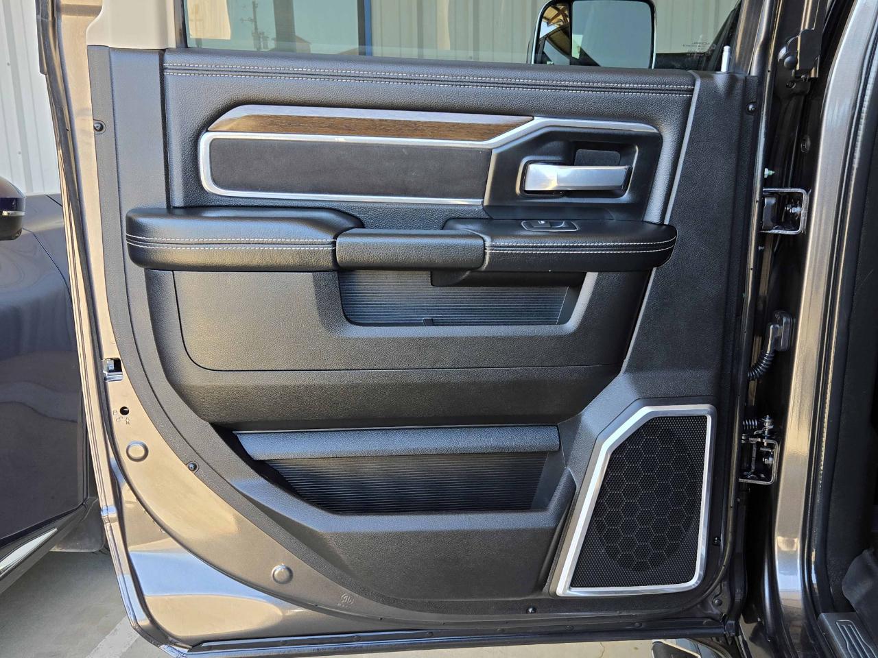 RAM 3500 Laramie Mega Cab 4WD 2022