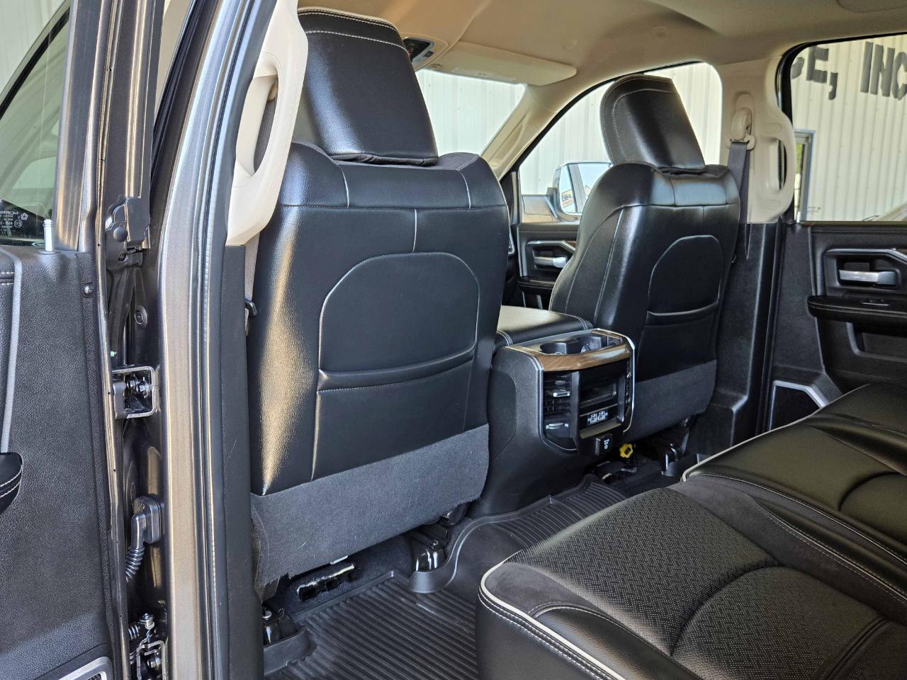 RAM 3500 Laramie Mega Cab 4WD 2022