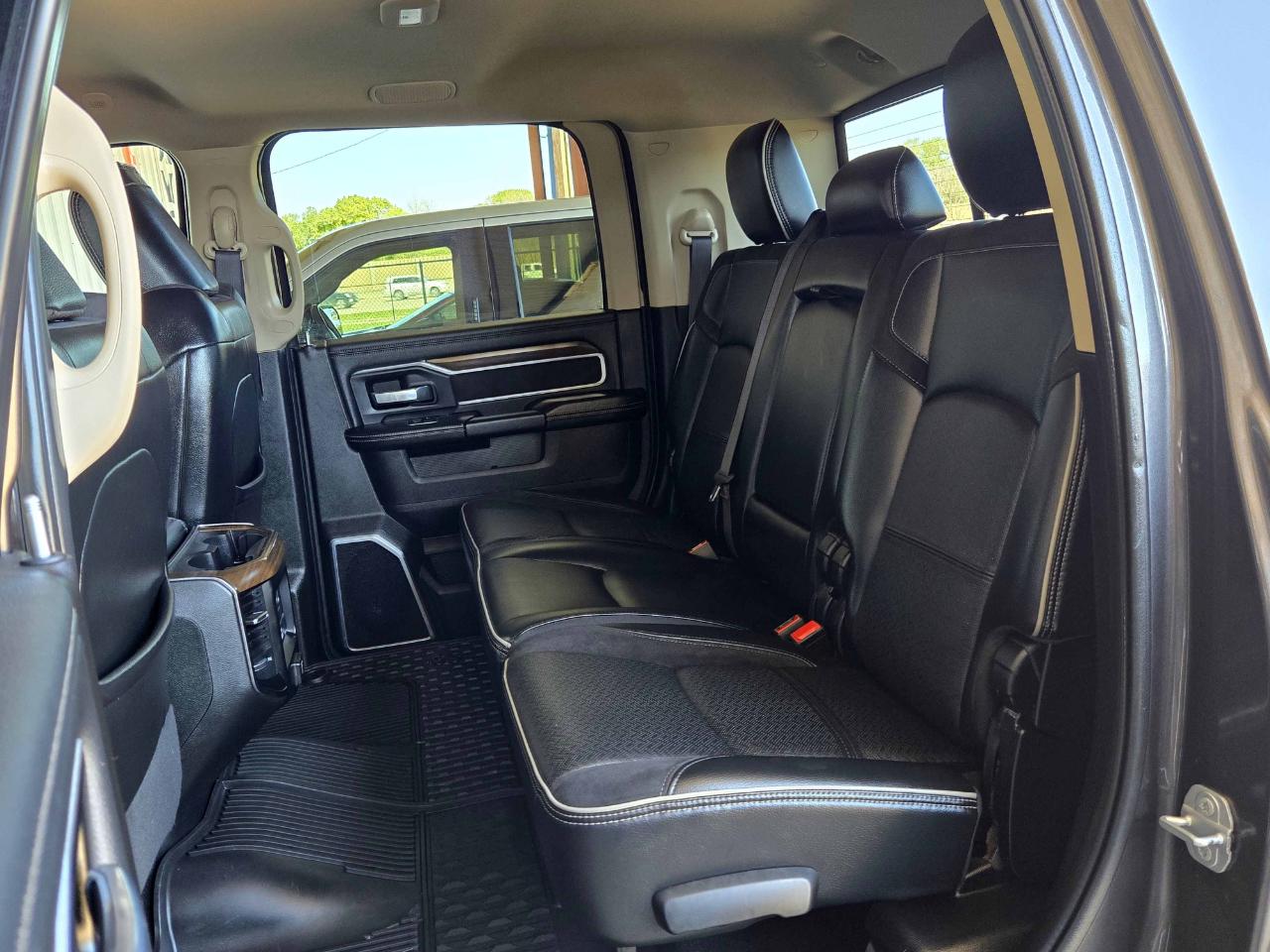 RAM 3500 Laramie Mega Cab 4WD 2022