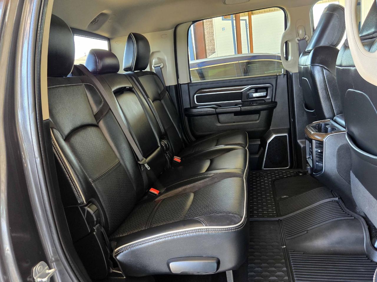 RAM 3500 Laramie Mega Cab 4WD 2022