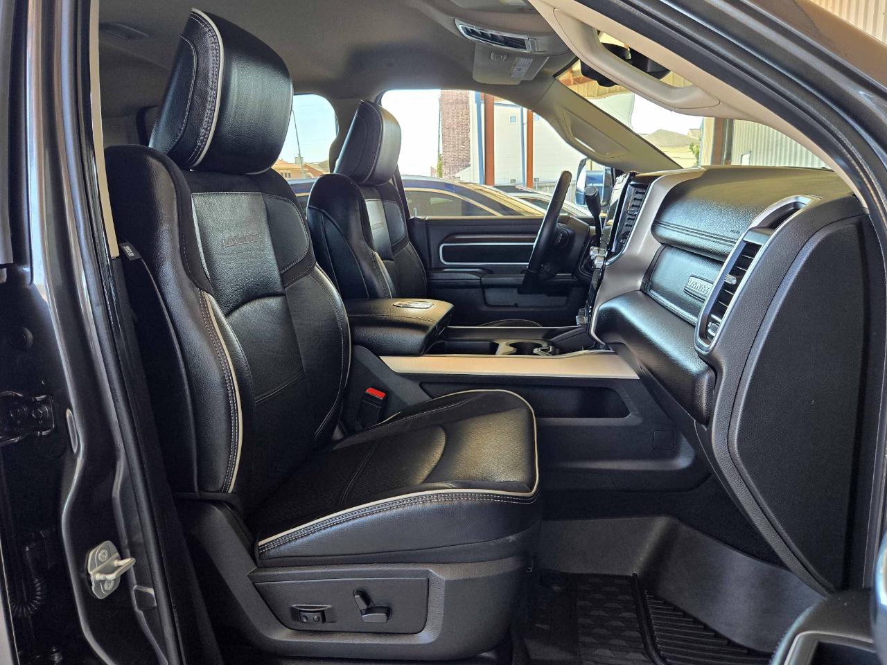 RAM 3500 Laramie Mega Cab 4WD 2022