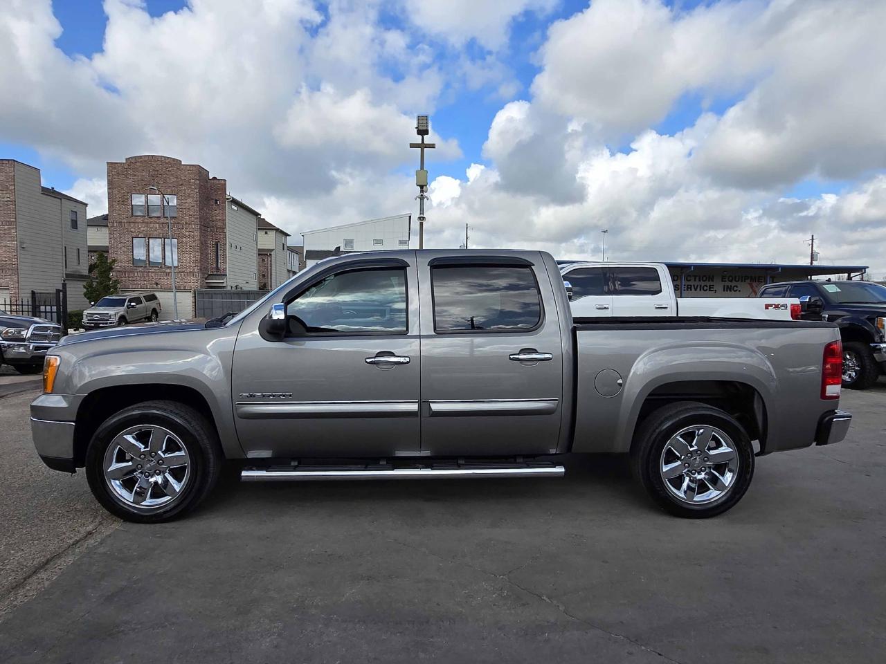 GMC Sierra 1500 SLE Crew Cab 2WD 2013