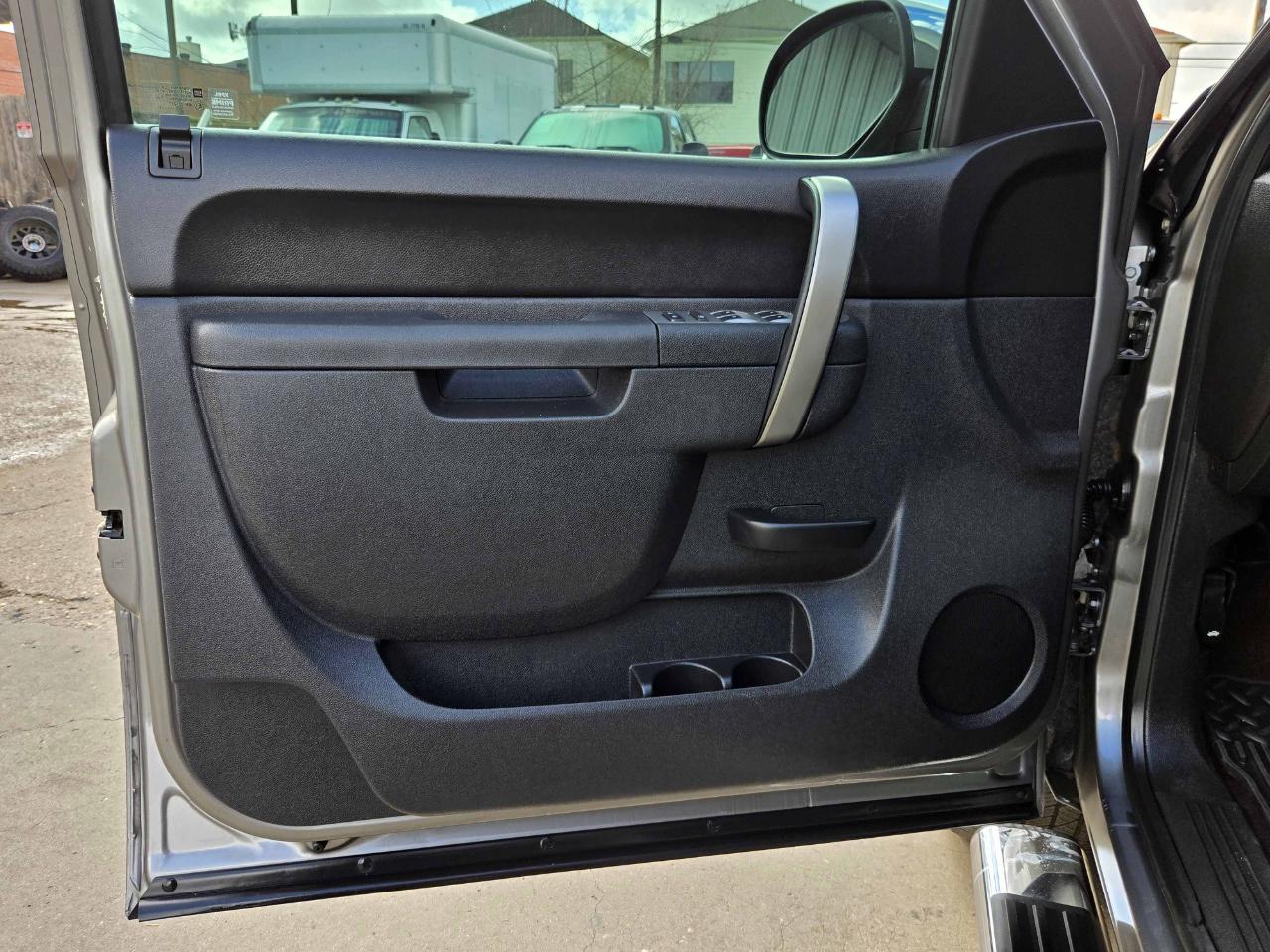 GMC Sierra 1500 SLE Crew Cab 2WD 2013