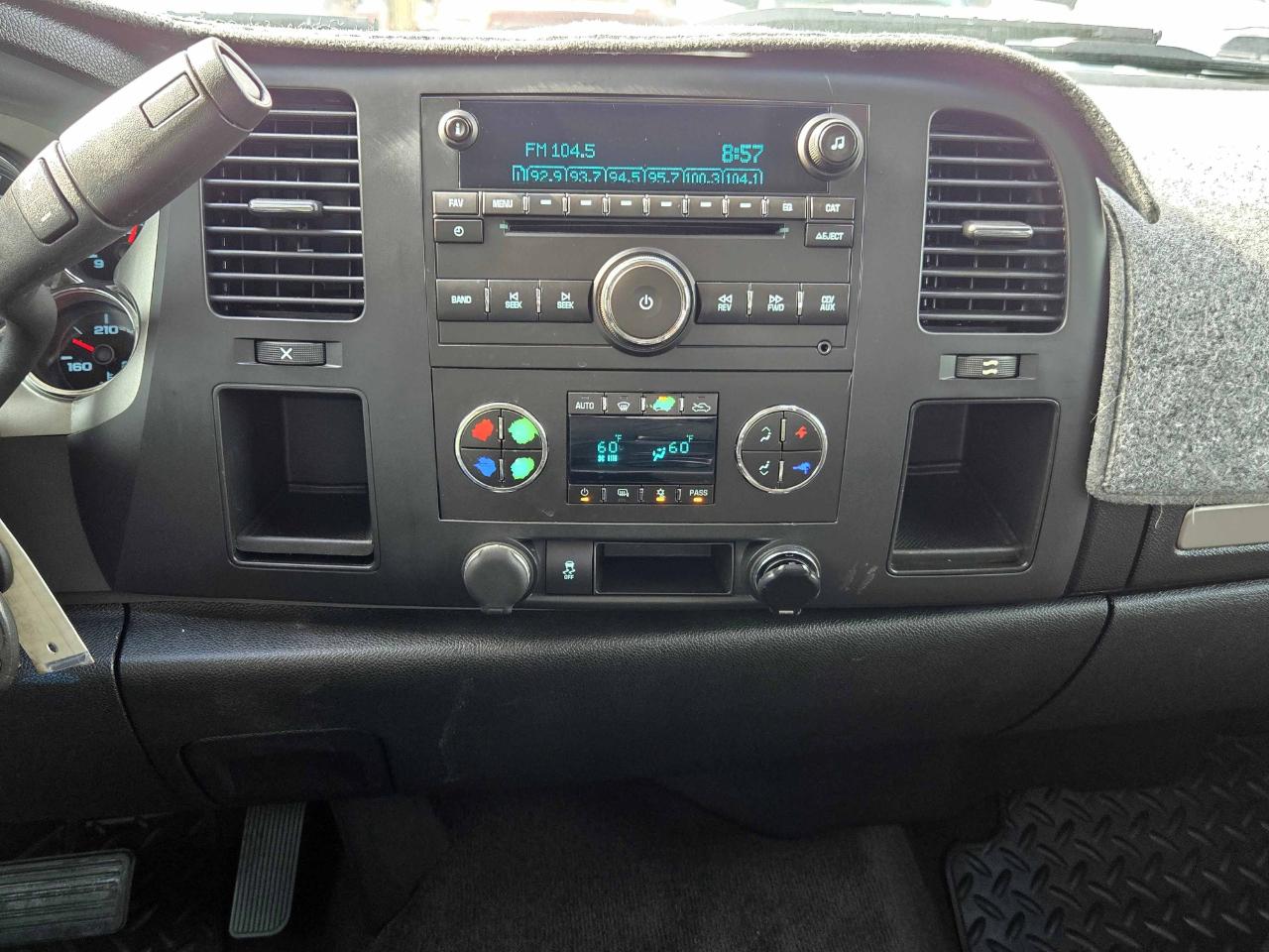 GMC Sierra 1500 SLE Crew Cab 2WD 2013