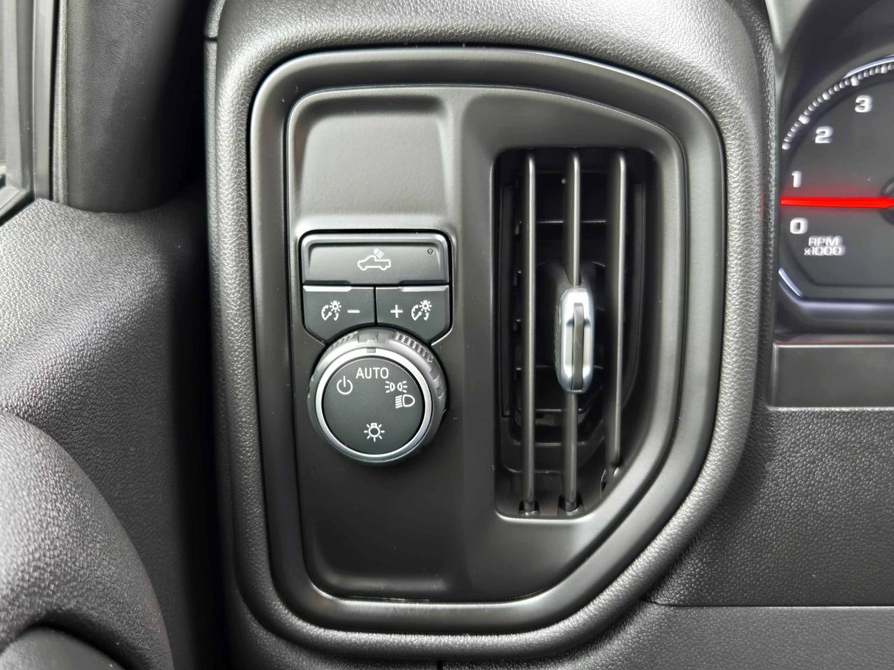 Chevrolet Silverado 1500 Custom Crew Cab 2WD 2020