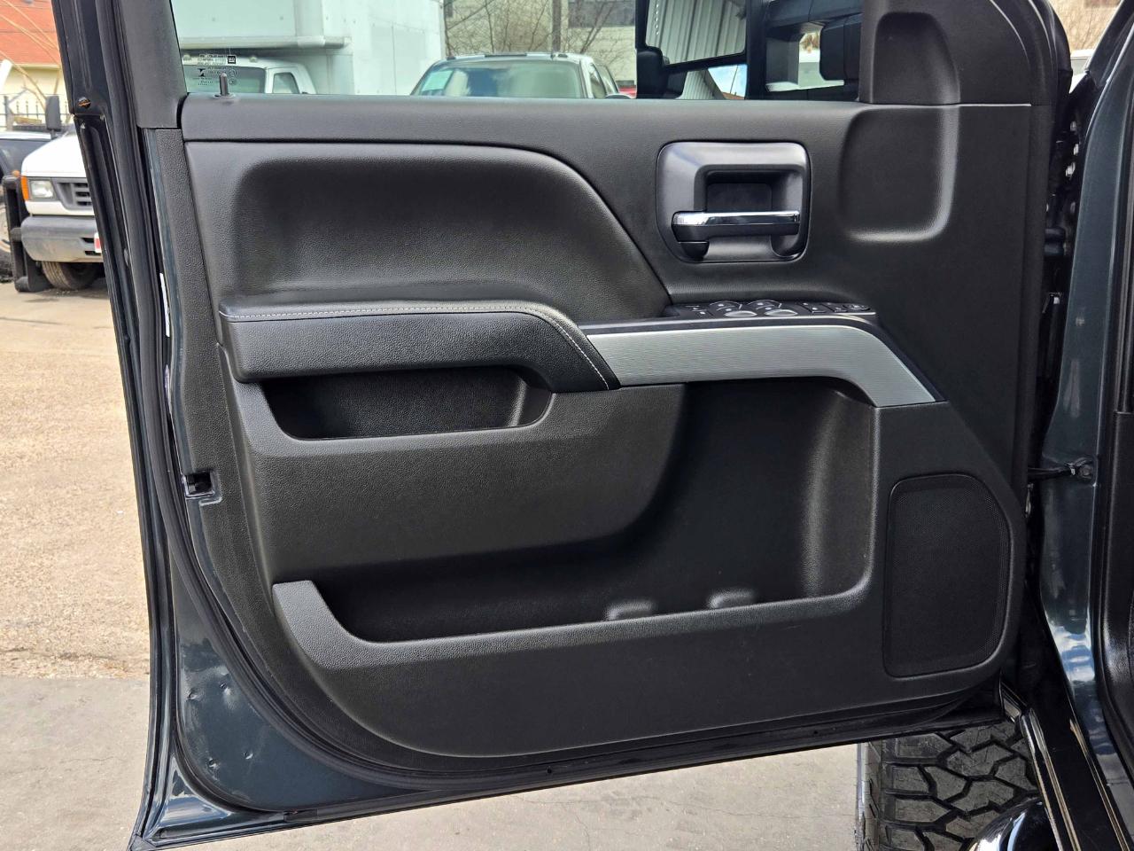 Chevrolet Silverado 2500HD LT Crew Cab 4WD 2018