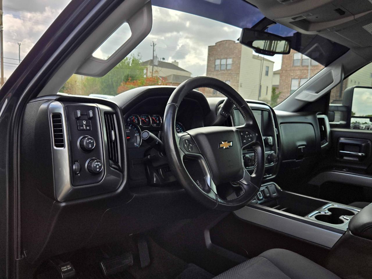Chevrolet Silverado 2500HD LT Crew Cab 4WD 2018