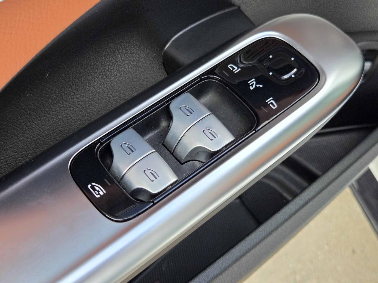 Mercedes-Benz C-Class  2023