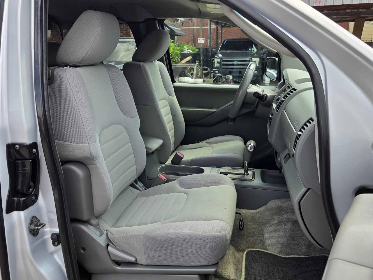 Nissan Frontier  2010