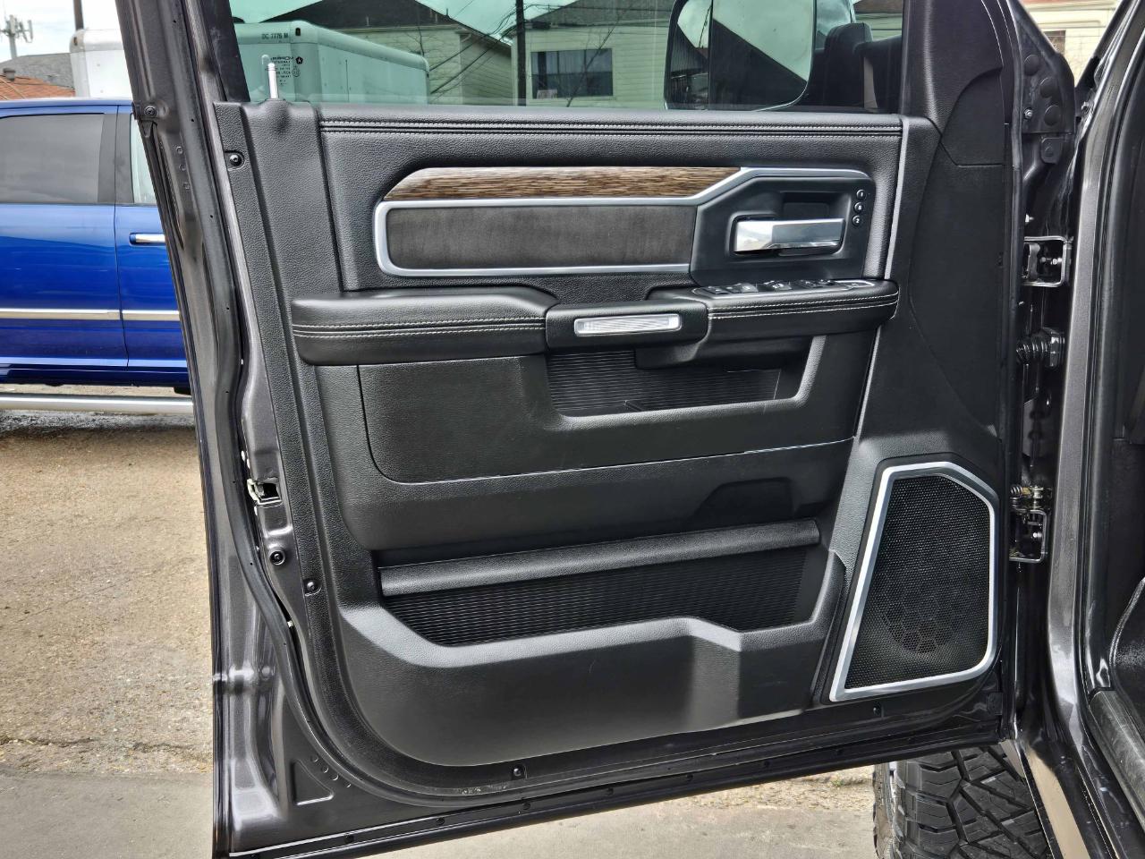 RAM 2500 Laramie Crew Cab 4WD 2019