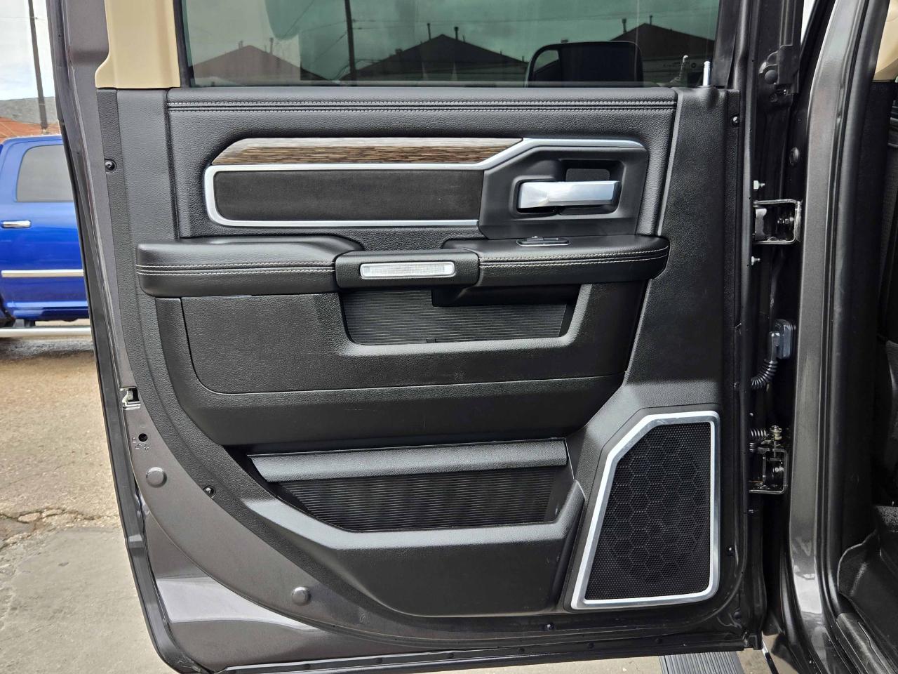 RAM 2500 Laramie Crew Cab 4WD 2019