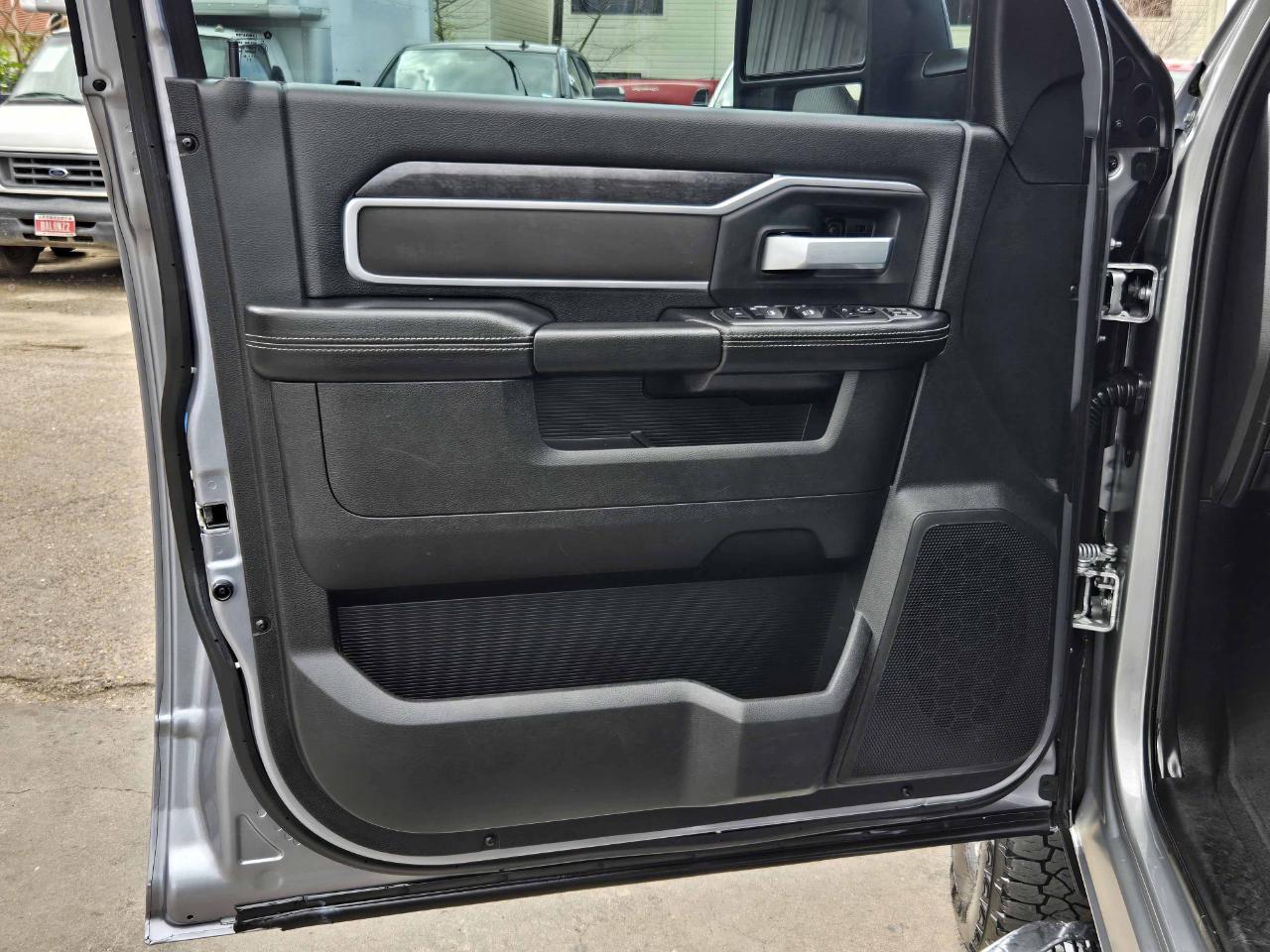 RAM 2500 Big Horn Crew Cab 4WD 2024