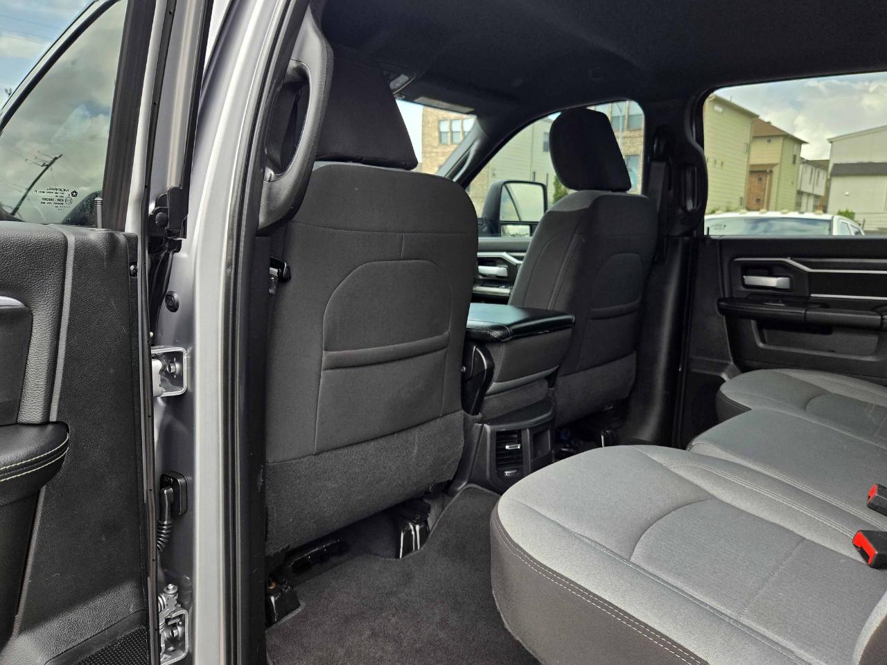 RAM 2500 Big Horn Crew Cab 4WD 2024