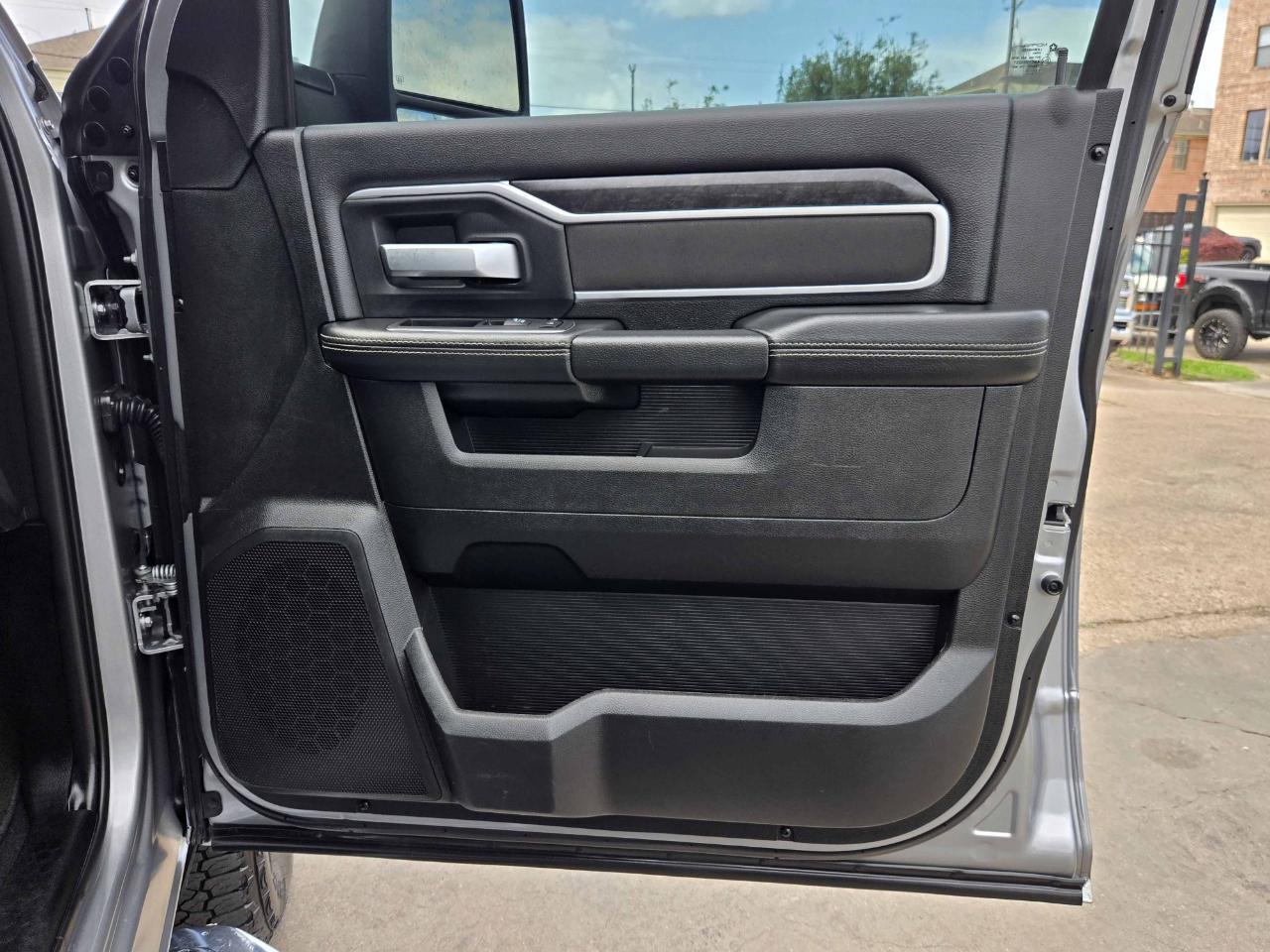 RAM 2500 Big Horn Crew Cab 4WD 2024