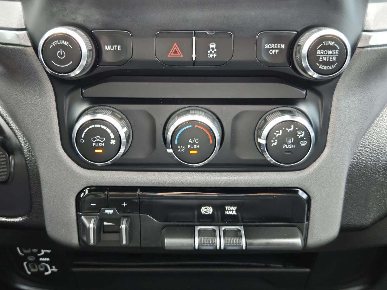 RAM 2500 Big Horn Crew Cab 4WD 2024