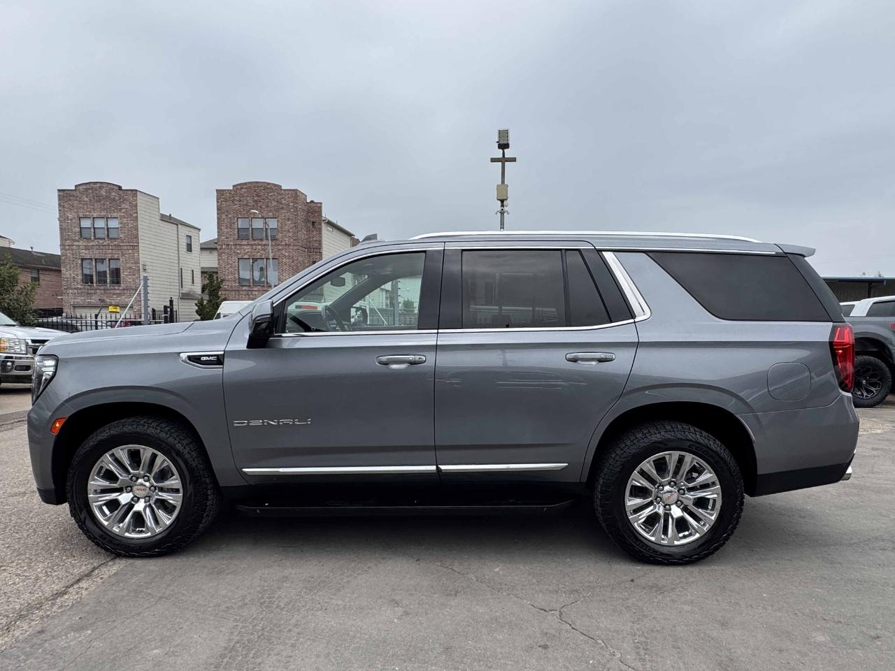 GMC Yukon Denali 4WD 2022