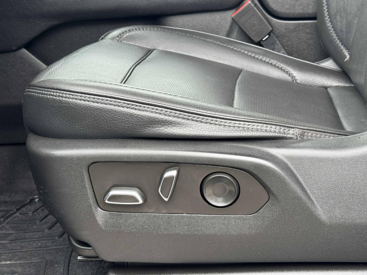 GMC Yukon Denali 4WD 2022