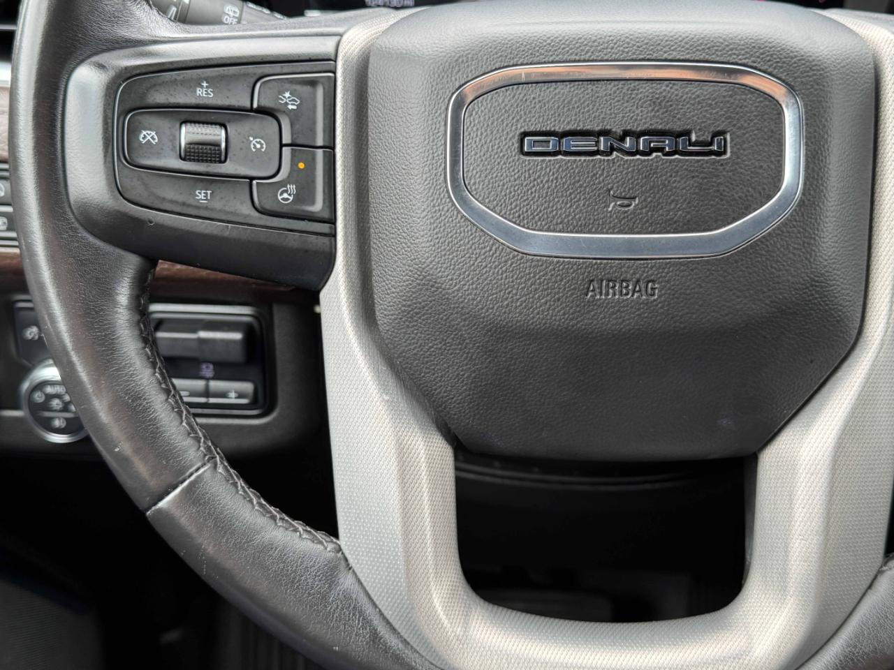GMC Yukon Denali 4WD 2022