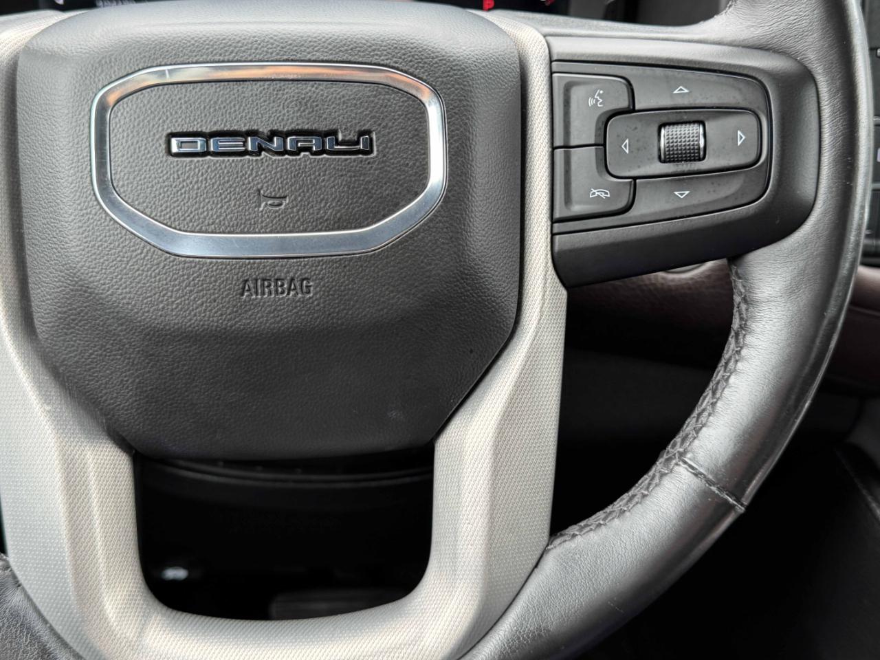 GMC Yukon Denali 4WD 2022