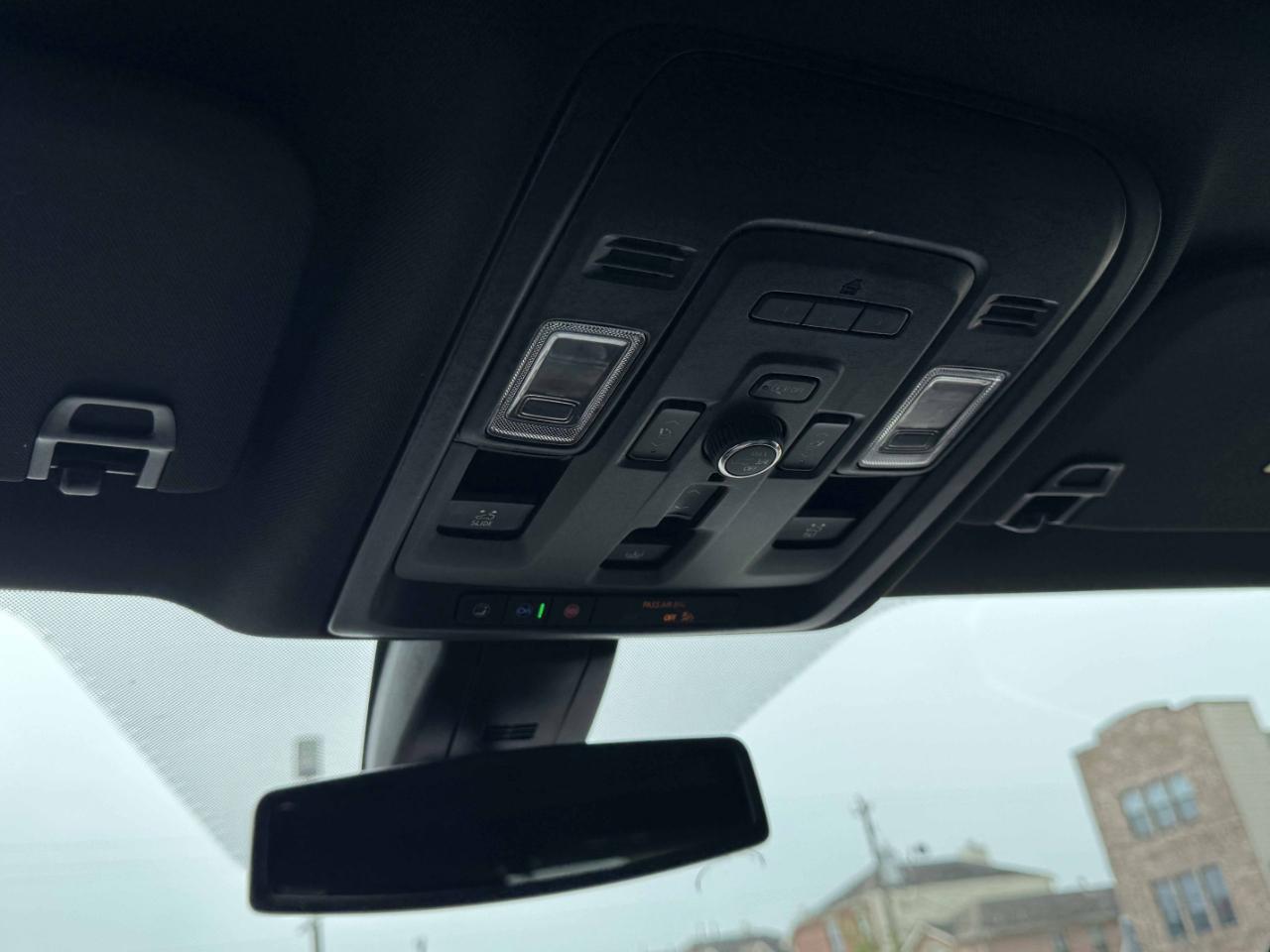 GMC Yukon Denali 4WD 2022