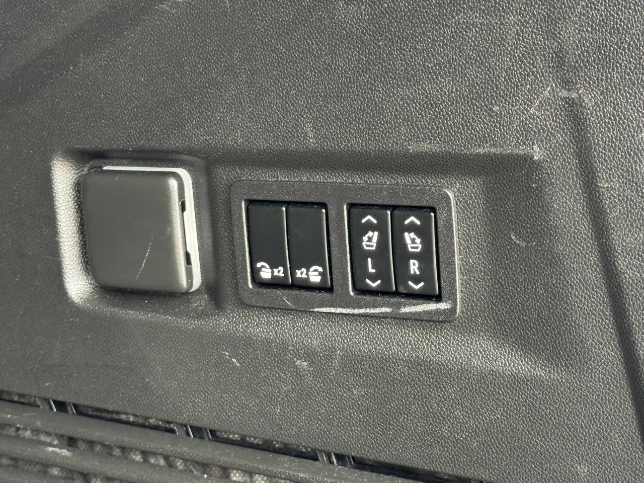 GMC Yukon Denali 4WD 2022