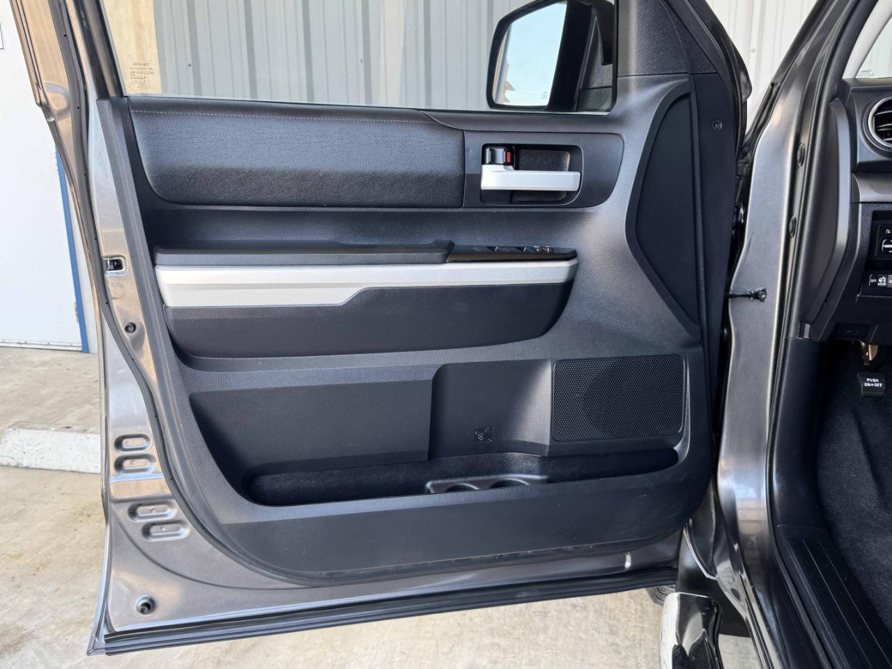 Toyota Tundra  2016
